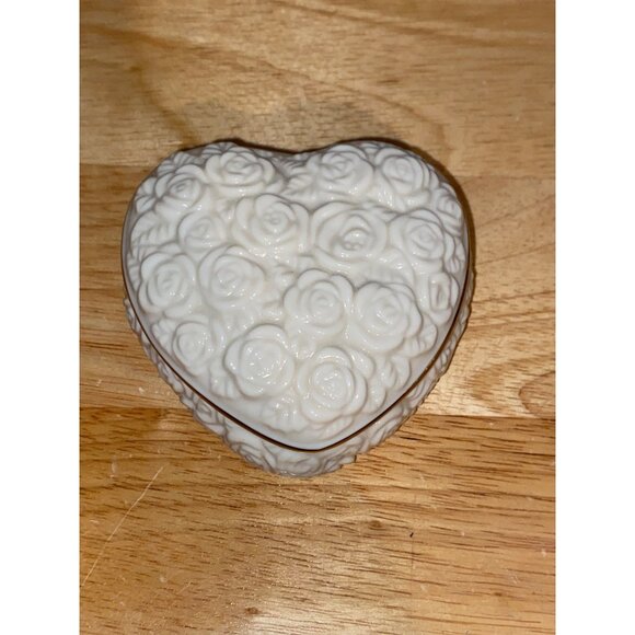 Lenox Porcelain Heart Shaped Decor White Roses Trinket Jewelry Box Gold Trim - Picture 1 of 9